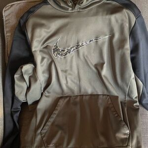 Nike Olive Green & Black Therma Pullover Hoodie with Camo Swoosh